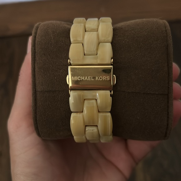Michael Kors Watch - Picture 3 of 8